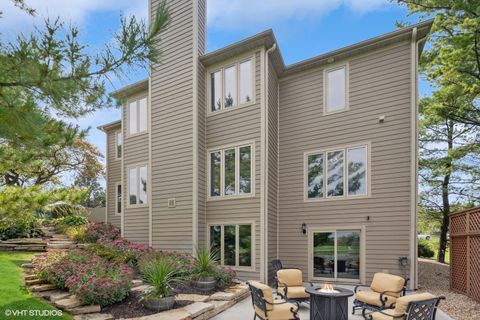 Tiny photo for 10 Bordeaux Court, Oakwood Hills, IL 60013 (MLS # 12676561)