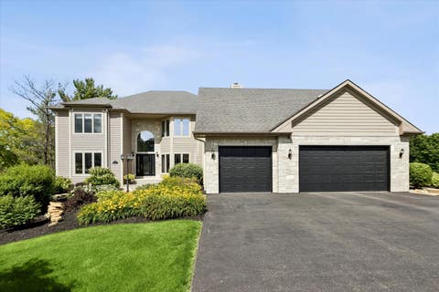 Photo of 10 Bordeaux Court, Oakwood Hills, IL 60013 (MLS # 12676561)