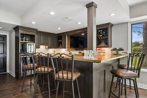 Tiny photo for 10 Bordeaux Court, Oakwood Hills, IL 60013 (MLS # 12676561)