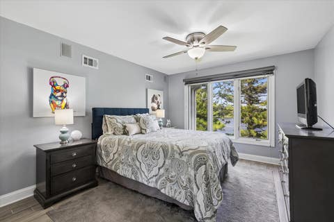 Tiny photo for 10 Bordeaux Court, Oakwood Hills, IL 60013 (MLS # 12676561)