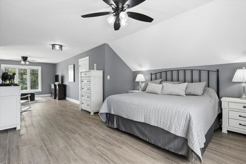 Tiny photo for 10 Bordeaux Court, Oakwood Hills, IL 60013 (MLS # 12676561)