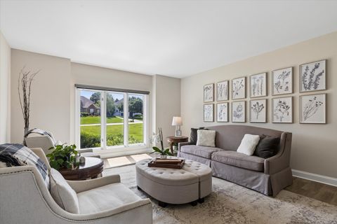 Tiny photo for 10 Bordeaux Court, Oakwood Hills, IL 60013 (MLS # 12676561)