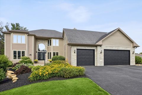 Tiny photo for 10 Bordeaux Court, Oakwood Hills, IL 60013 (MLS # 12676561)