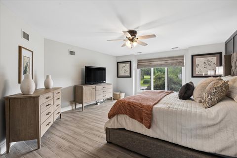 Tiny photo for 10 Bordeaux Court, Oakwood Hills, IL 60013 (MLS # 12676561)