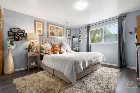 Tiny photo for 11B Kingery Quarter #107, Willowbrook, IL 60527 (MLS # 12470076)