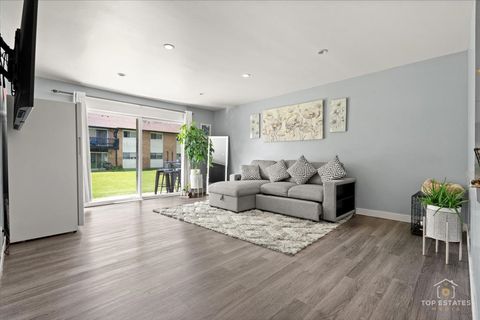 Tiny photo for 11B Kingery Quarter #107, Willowbrook, IL 60527 (MLS # 12470076)