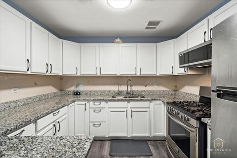 Tiny photo for 11B Kingery Quarter #107, Willowbrook, IL 60527 (MLS # 12470076)