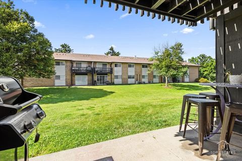 Tiny photo for 11B Kingery Quarter #107, Willowbrook, IL 60527 (MLS # 12470076)