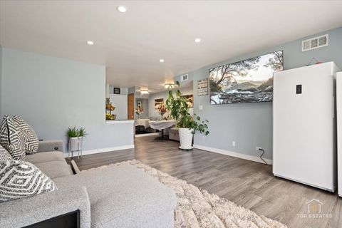 Tiny photo for 11B Kingery Quarter #107, Willowbrook, IL 60527 (MLS # 12470076)