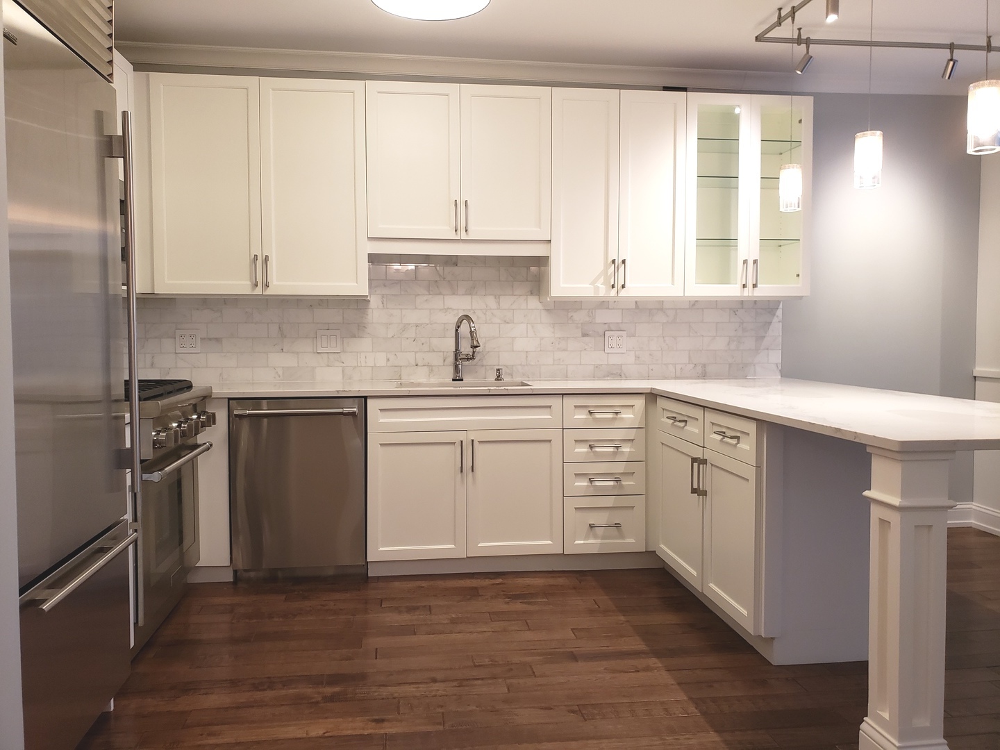 21 W Chestnut Street 906