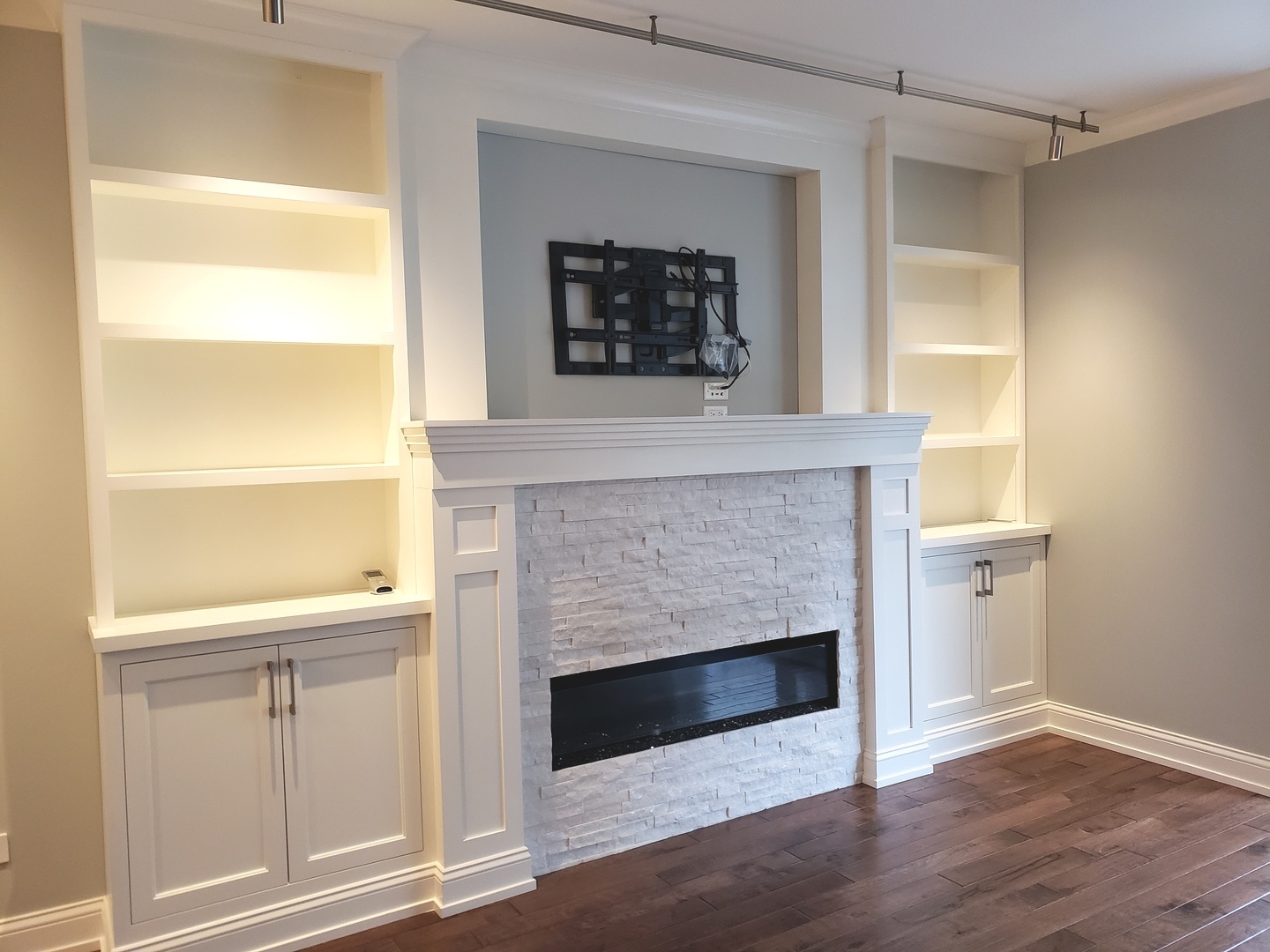 21 W Chestnut Street 906