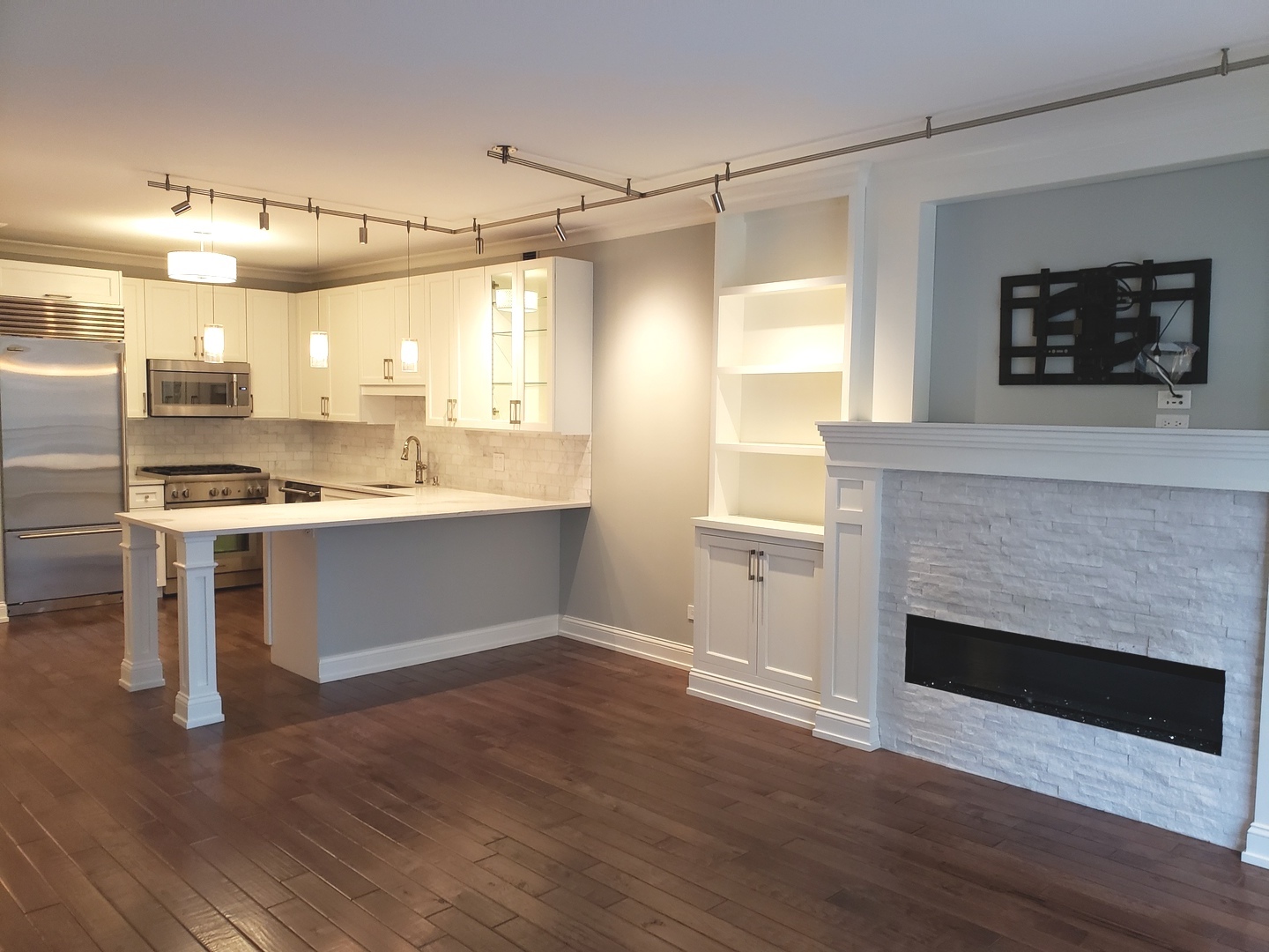 21 W Chestnut Street 906