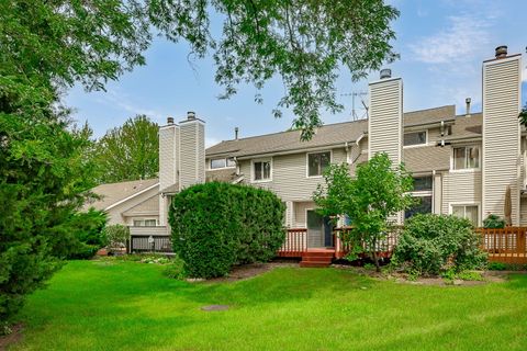 Tiny photo for 30W289 Pinehurst Drive #289, Naperville, IL 60563 (MLS # 12458035)