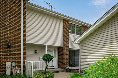 Photo of 30W289 Pinehurst Drive #289, Naperville, IL 60563 (MLS # 12458035)