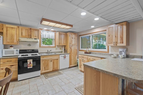 Tiny photo for 24 Holiday Drive, Lake Holiday, IL 60552 (MLS # 12776542)