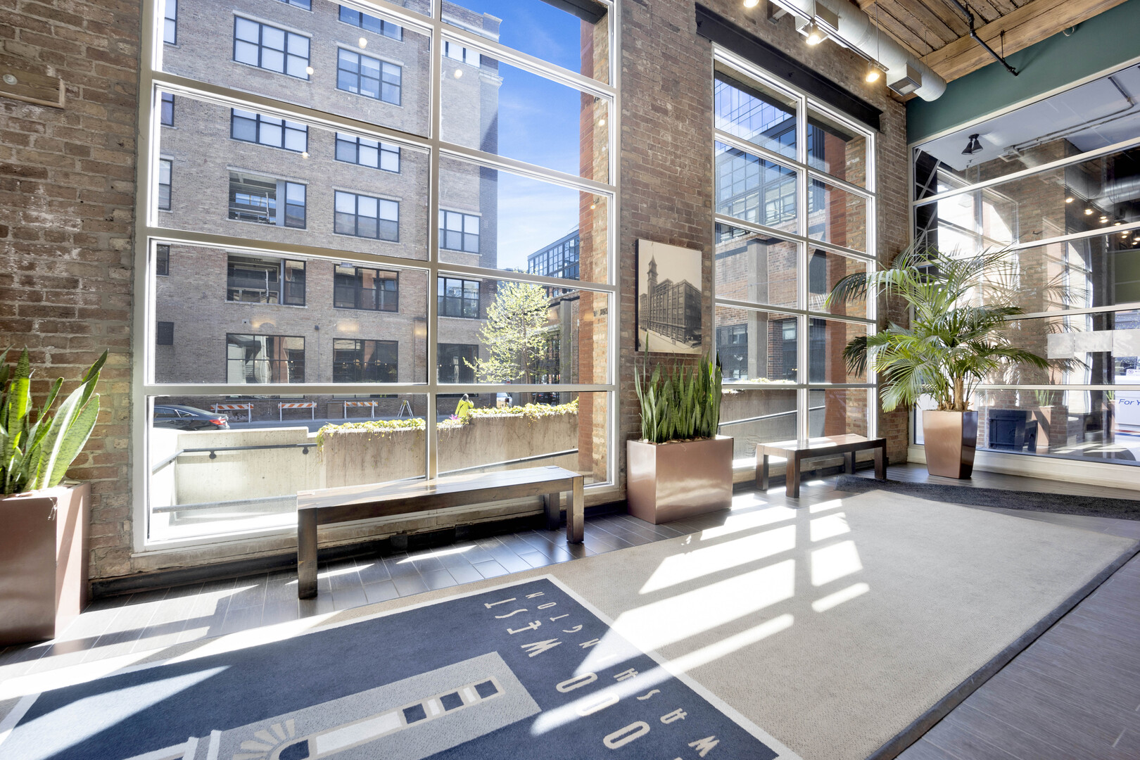 1000 W Washington Boulevard 305