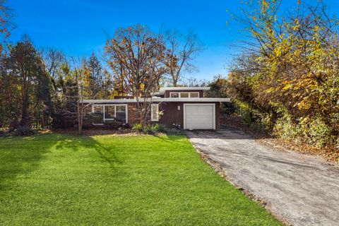 A home in Mount Prospect