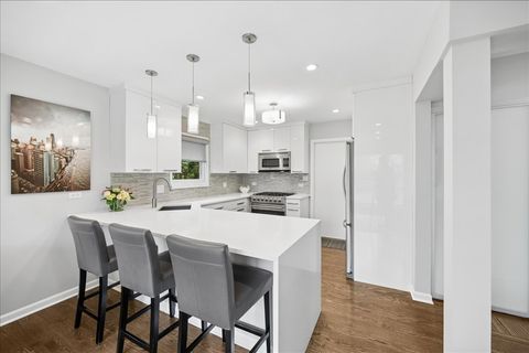 Tiny photo for 912 Hunter Road, Wilmette, IL 60091 (MLS # 12616095)