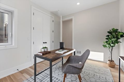 Tiny photo for 2405 W Sunnyside Avenue #2S, Chicago, IL 60625 (MLS # 12468603)