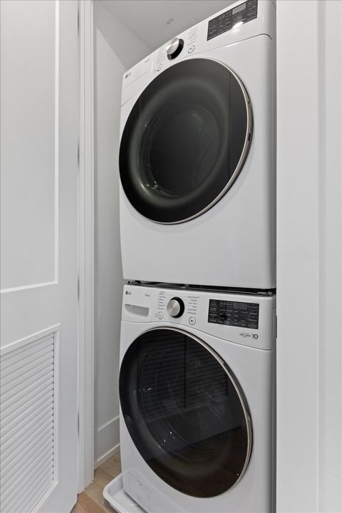 Tiny photo for 2405 W Sunnyside Avenue #2S, Chicago, IL 60625 (MLS # 12468603)