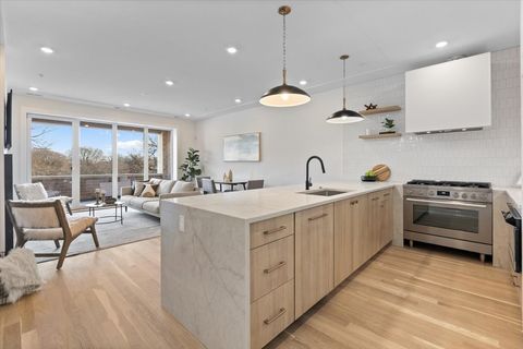 Tiny photo for 2405 W Sunnyside Avenue #2S, Chicago, IL 60625 (MLS # 12468603)