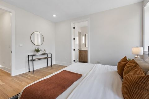 Tiny photo for 2405 W Sunnyside Avenue #2S, Chicago, IL 60625 (MLS # 12468603)