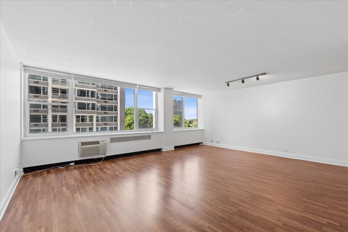 4250 N Marine Drive 531