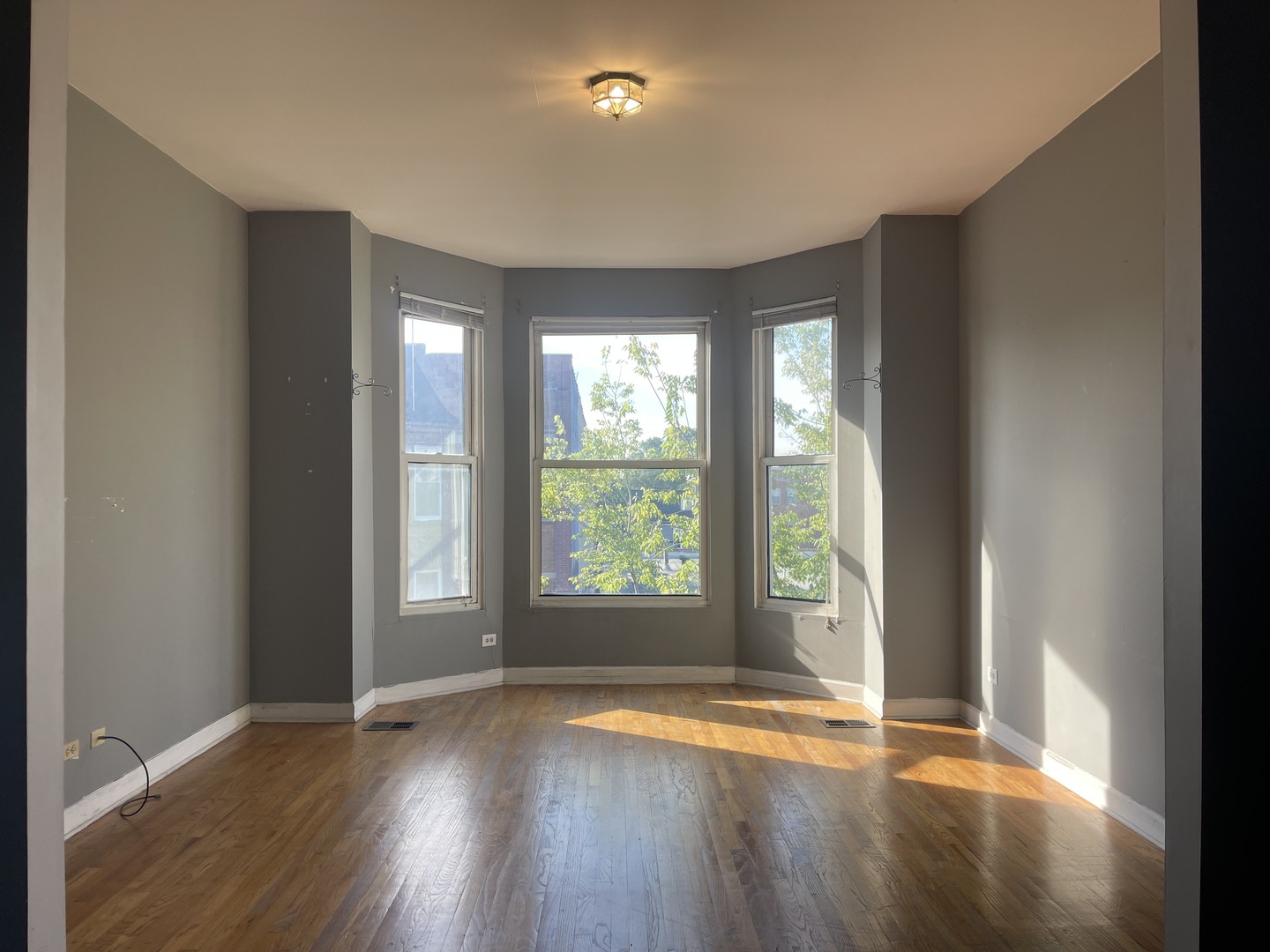 3220 W armitage Avenue 302