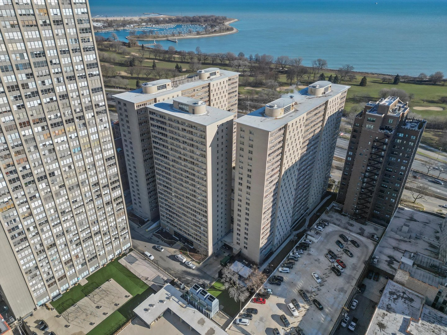 3950 N Lake Shore Drive 821D
