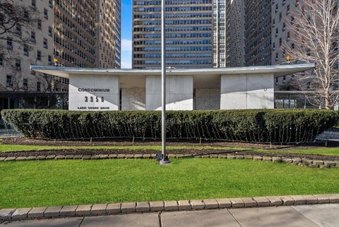 3950 N Lake Shore Drive 821D Chicago IL 60613