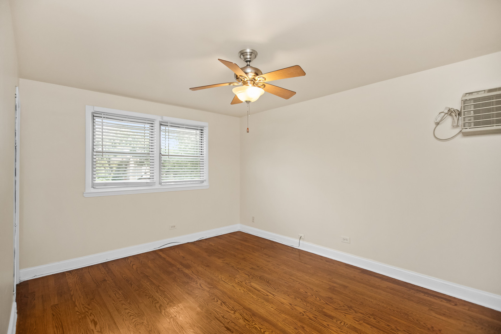 Chicago, Illinois 60626, United States, 2 Bedrooms Bedrooms, ,2 BathroomsBathrooms,Residential,Active,232732