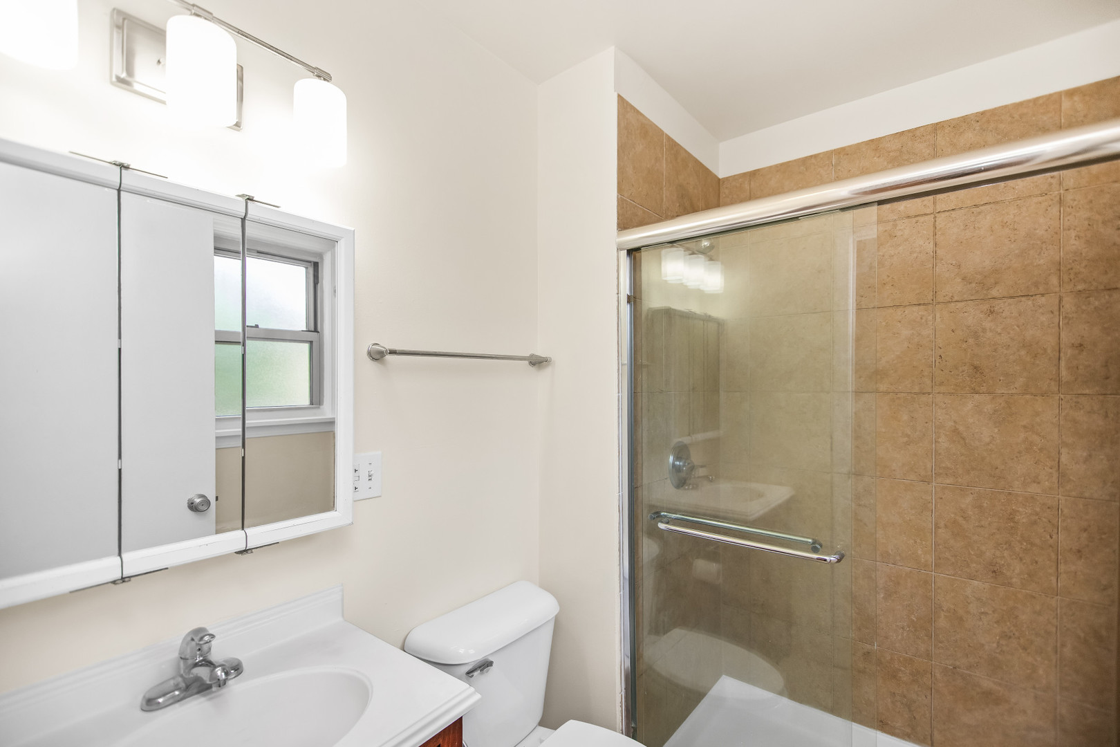 Chicago, Illinois 60626, United States, 2 Bedrooms Bedrooms, ,2 BathroomsBathrooms,Residential,Active,232732