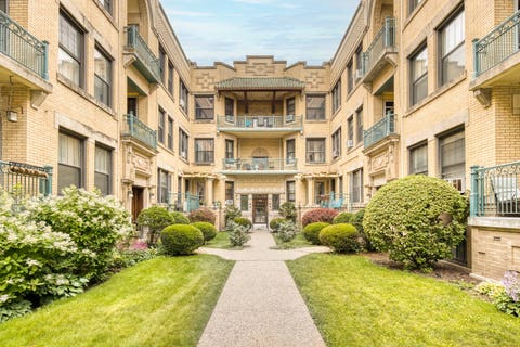 Tiny photo for 5522 S Cornell Avenue #2W, Chicago, IL 60637 (MLS # 12690714)