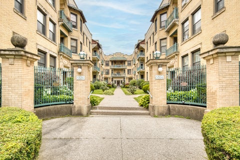 Photo of 5522 S Cornell Avenue #2W, Chicago, IL 60637 (MLS # 12690714)