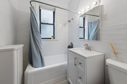 Tiny photo for 5522 S Cornell Avenue #2W, Chicago, IL 60637 (MLS # 12690714)