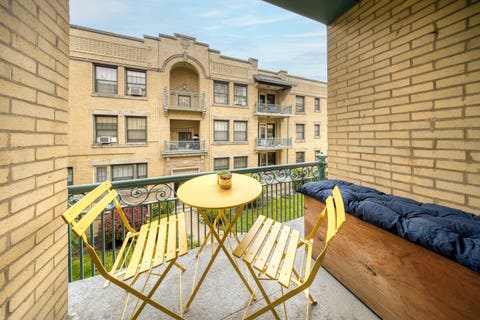 Tiny photo for 5522 S Cornell Avenue #2W, Chicago, IL 60637 (MLS # 12690714)