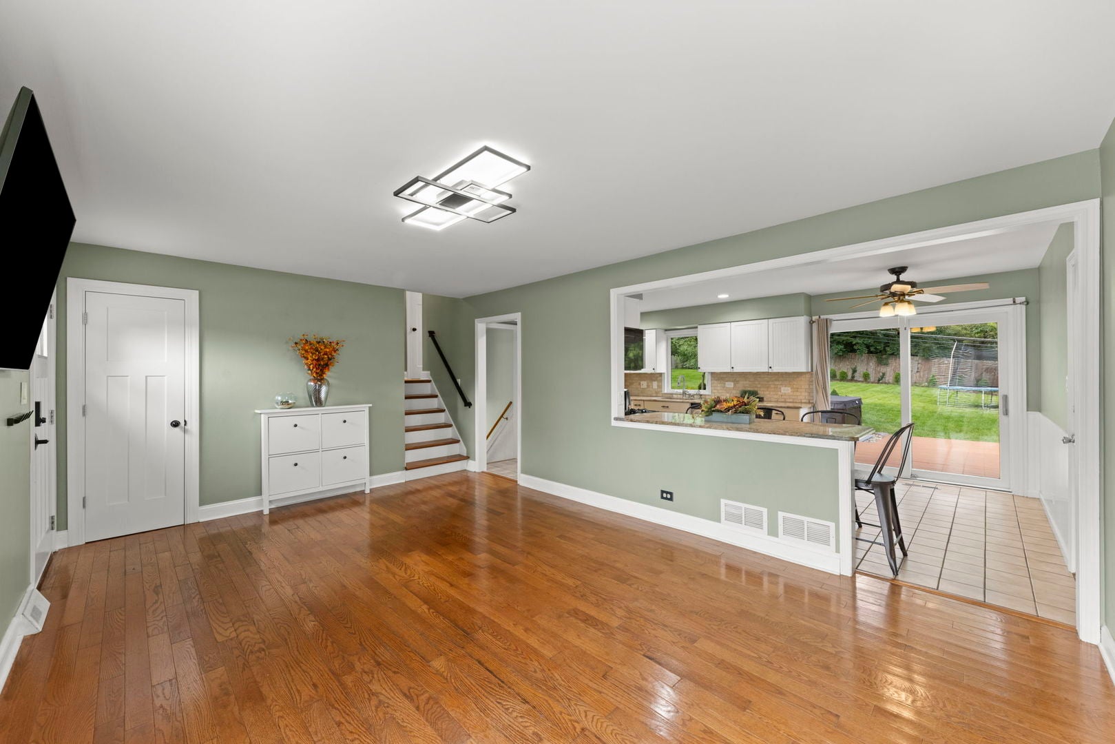 22W524 Birchwood Drive