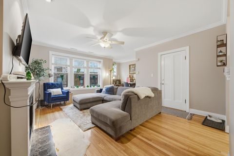 Tiny photo for 737 W BELDEN Avenue #E, Chicago, IL 60614 (MLS # 12582571)