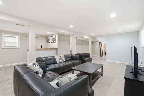 Tiny photo for 2923 N New England Avenue, Chicago, IL 60634 (MLS # 12632069)
