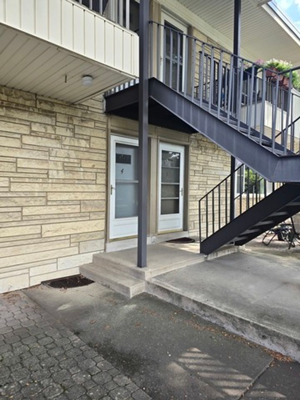 Photo for 4 Garden Drive #4, La Grange, IL 60526 (MLS # 12479446)