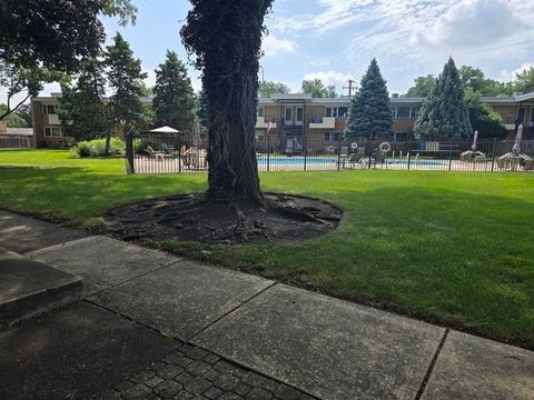 Tiny photo for 4 Garden Drive #4, La Grange, IL 60526 (MLS # 12479446)