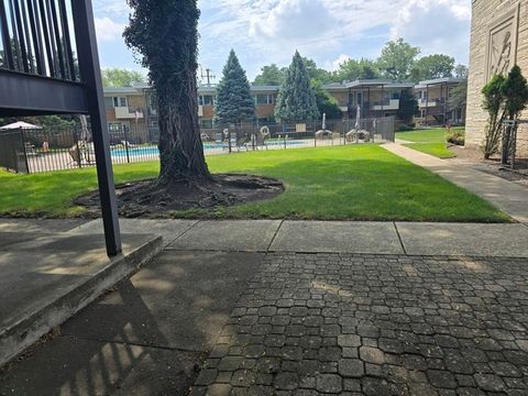 Tiny photo for 4 Garden Drive #4, La Grange, IL 60526 (MLS # 12479446)