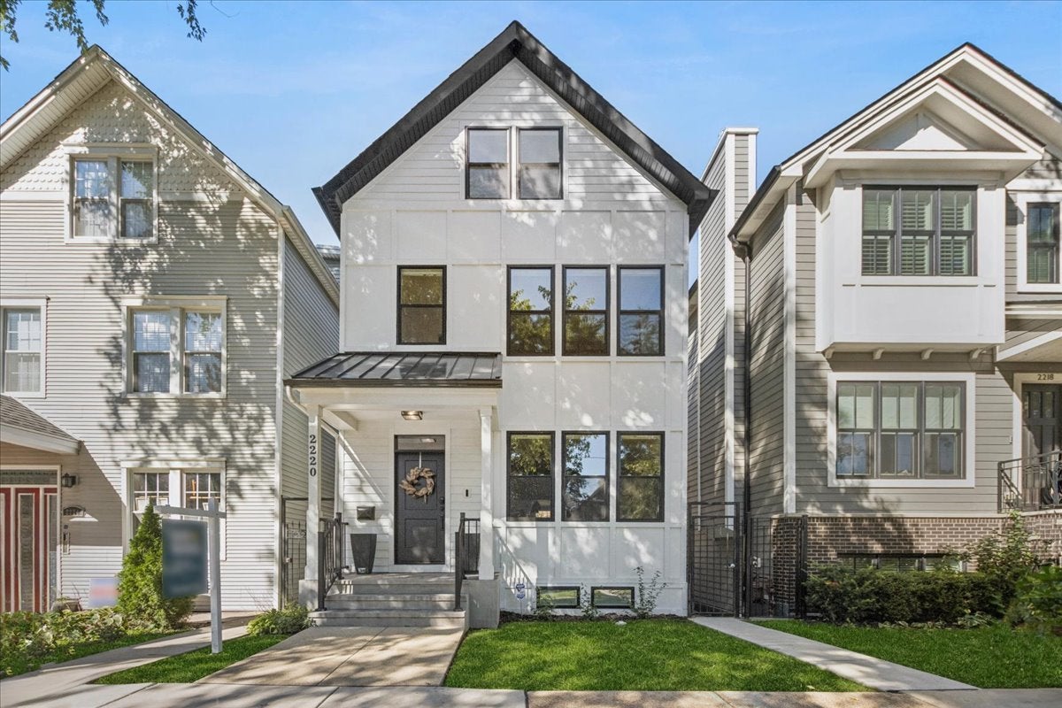 2220 W Fletcher Street