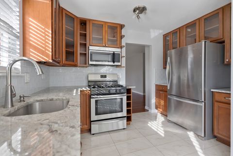 Tiny photo for 148 White Branch Court, Buffalo Grove, IL 60089 (MLS # 12492866)