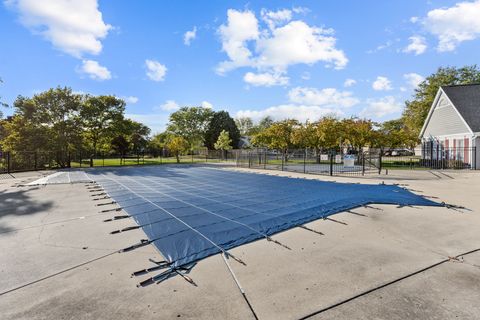 Tiny photo for 148 White Branch Court, Buffalo Grove, IL 60089 (MLS # 12492866)