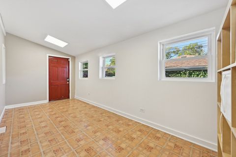 Tiny photo for 5026 N Hamlin Avenue, Chicago, IL 60625 (MLS # 12502558)