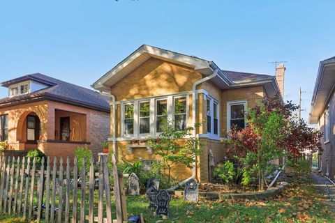 Tiny photo for 5026 N Hamlin Avenue, Chicago, IL 60625 (MLS # 12502558)