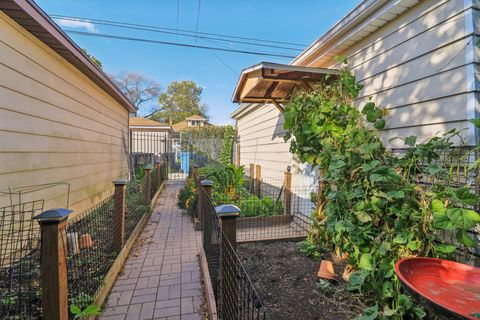 Tiny photo for 5026 N Hamlin Avenue, Chicago, IL 60625 (MLS # 12502558)