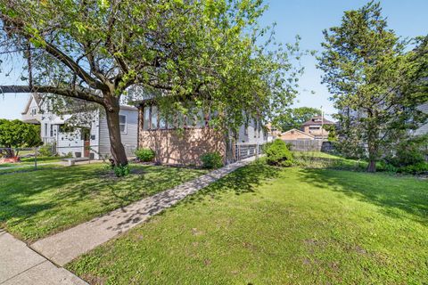 Tiny photo for 135 N 16th Avenue, Melrose Park, IL 60160 (MLS # 12649985)