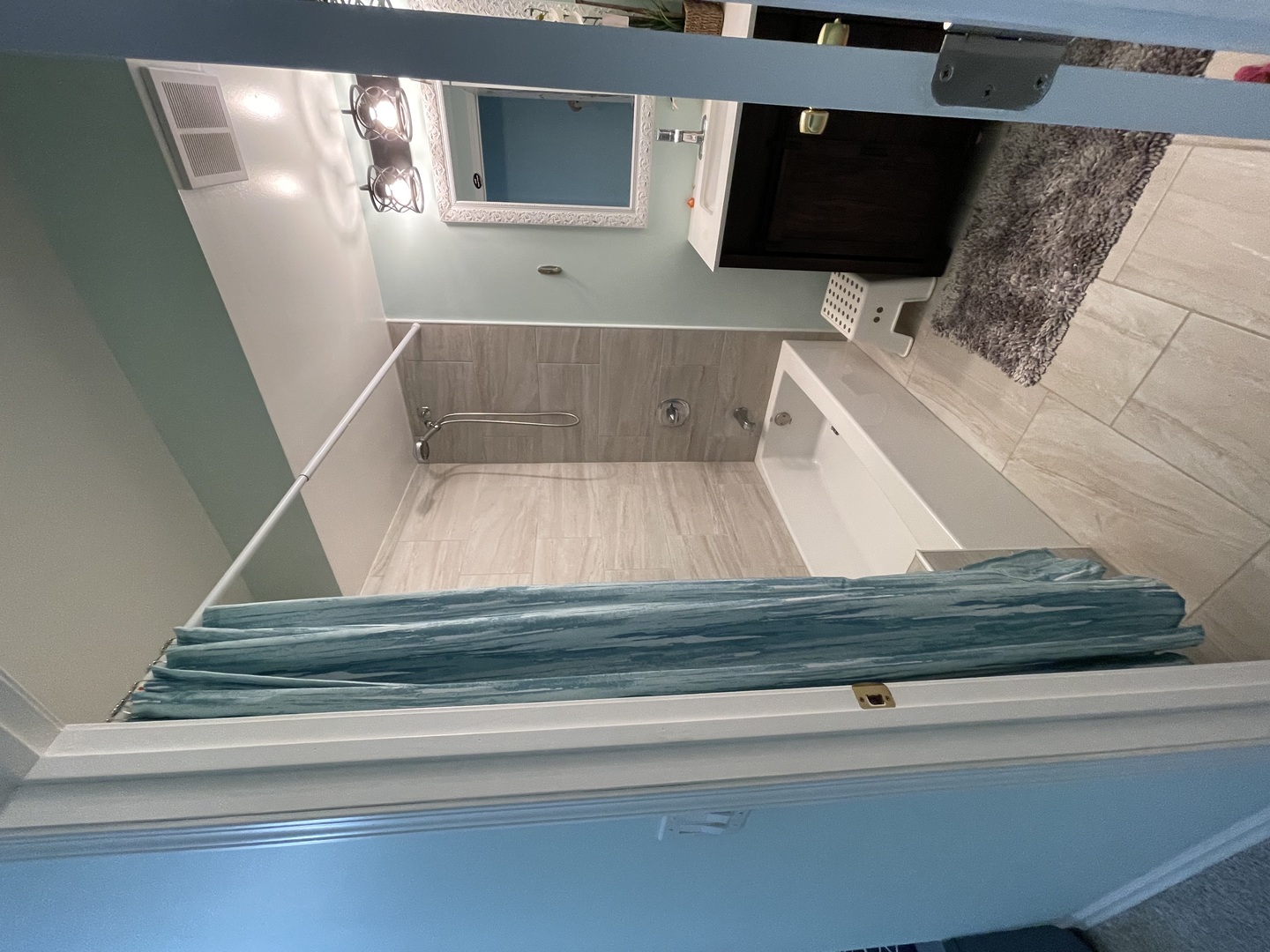 200 W Thacker Street